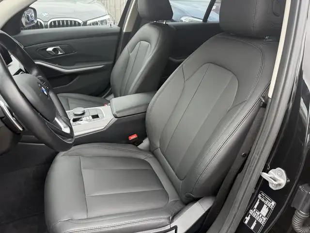 BMW 3 Series view 3