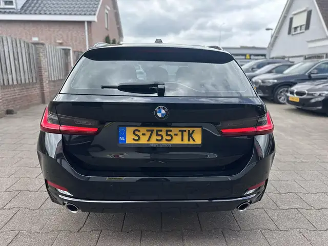 BMW 3 Series view 23