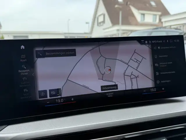 BMW 3 Series view 13