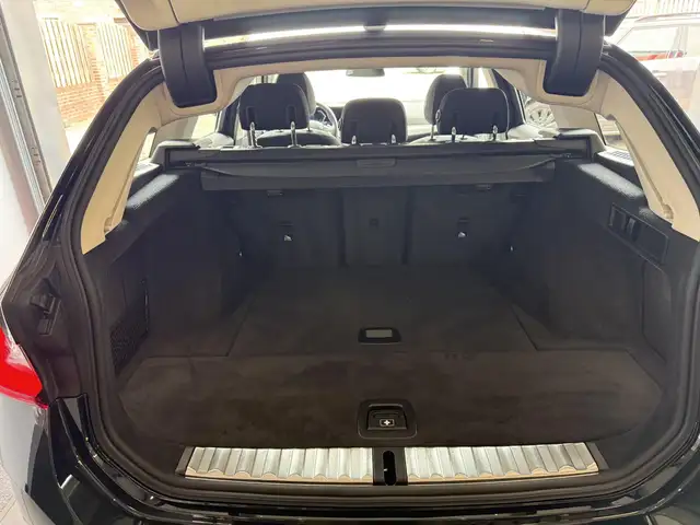 BMW 3 Series view 18