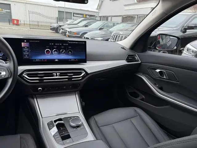 BMW 3 Series view 19