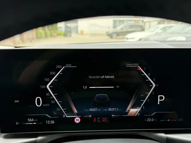 BMW 3 Series view 9