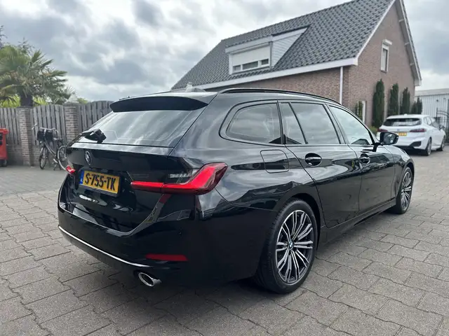 BMW 3 Series view 11
