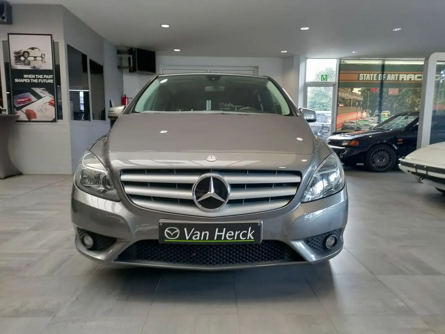 Mercedes-Benz B 180 1.8i Blue Efficiency / Navi Gris - 2