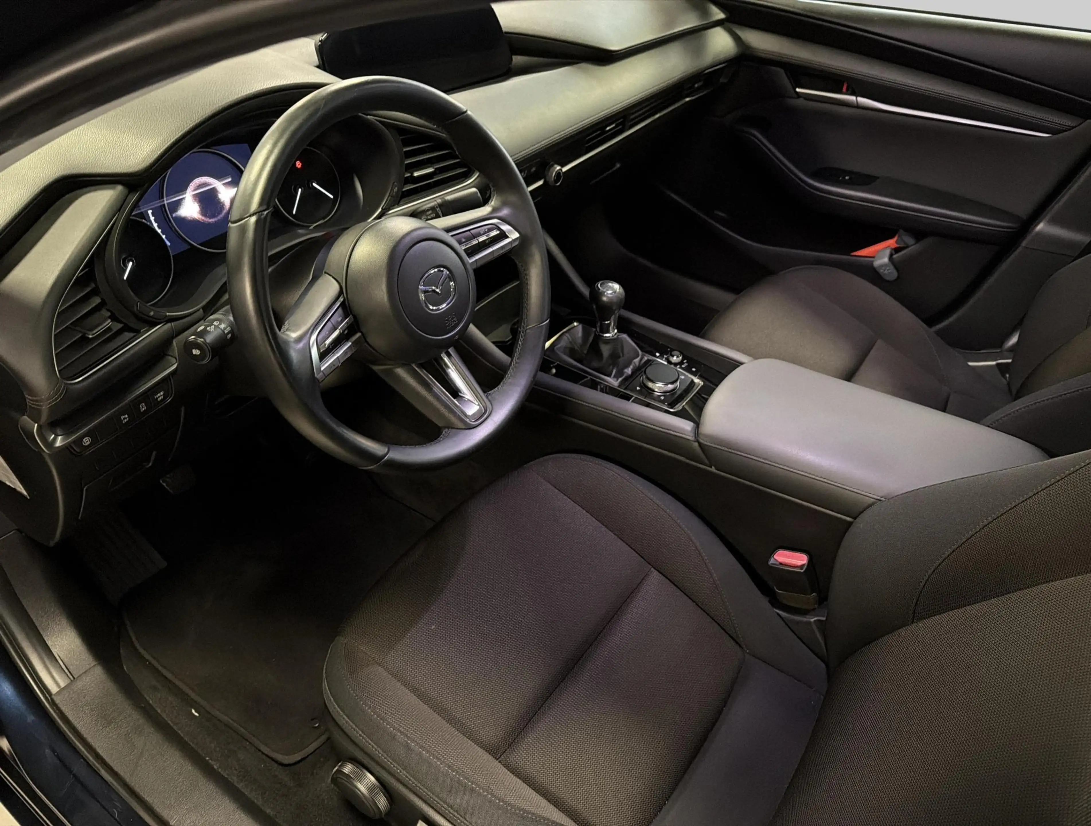 Mazda 3 2.0 e-SkyActiv-X M Hybrid 180 — photo 8