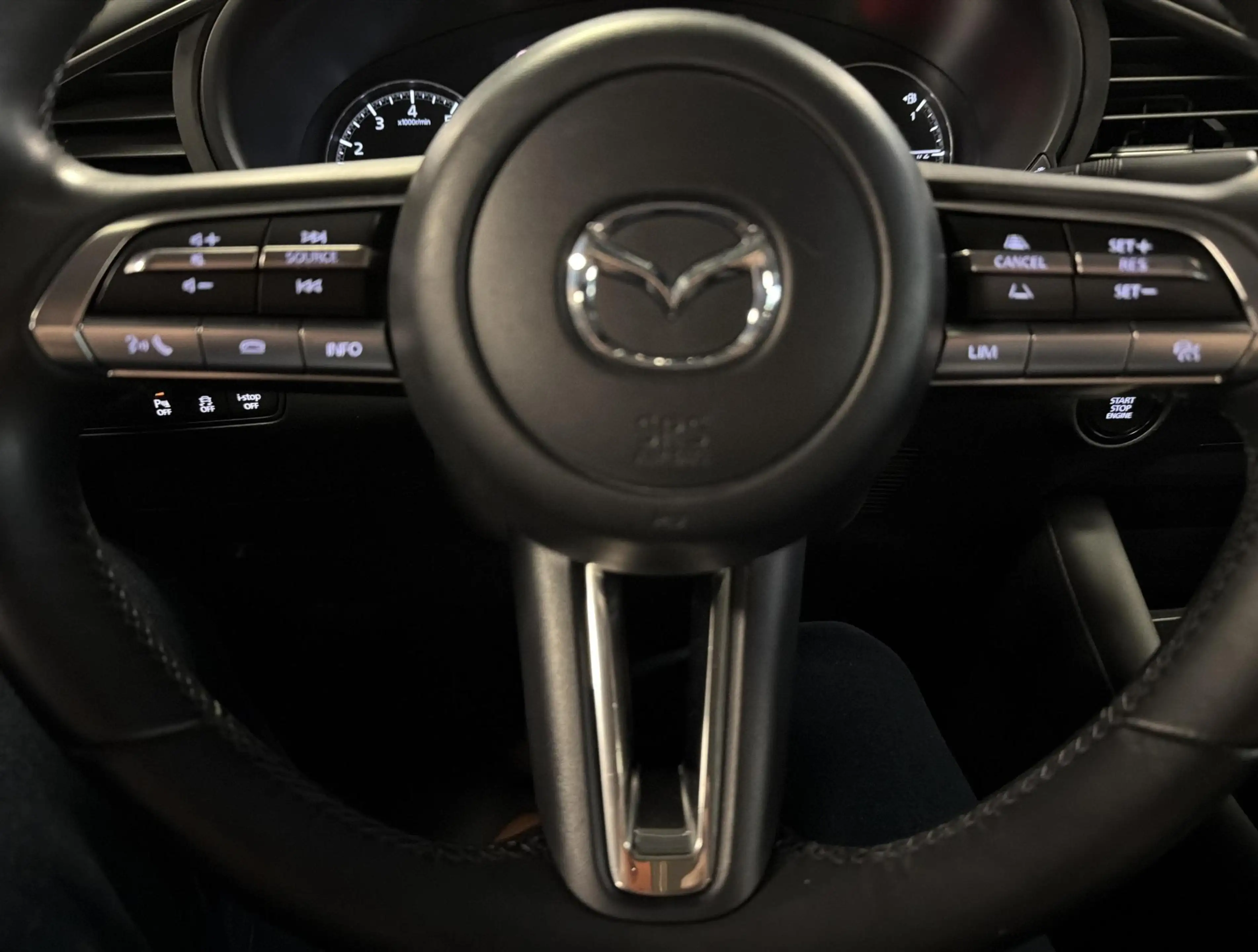 Mazda 3 2.0 e-SkyActiv-X M Hybrid 180 — photo 13