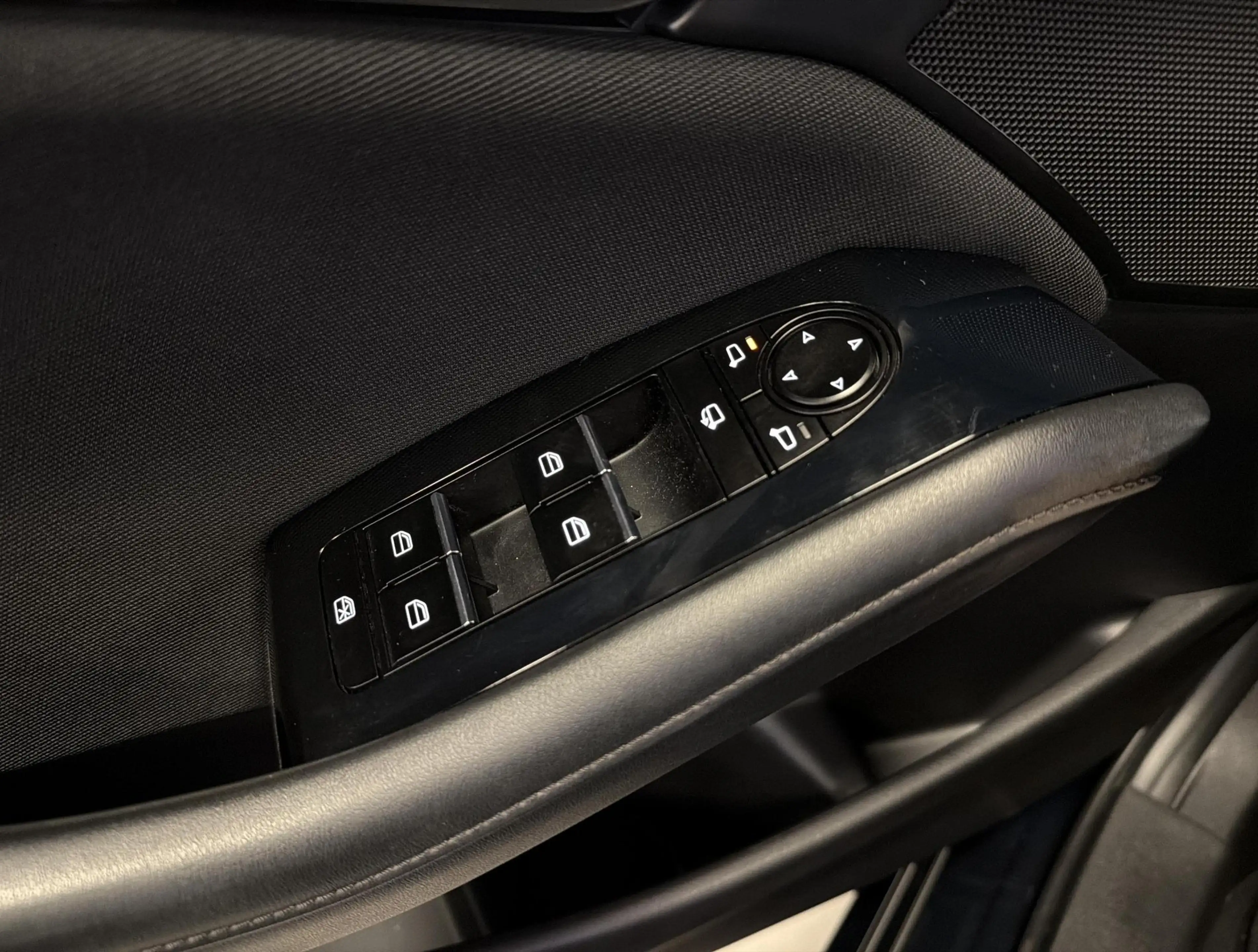 Mazda 3 2.0 e-SkyActiv-X M Hybrid 180 — photo 15