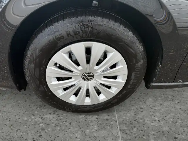 Volkswagen Golf view 9
