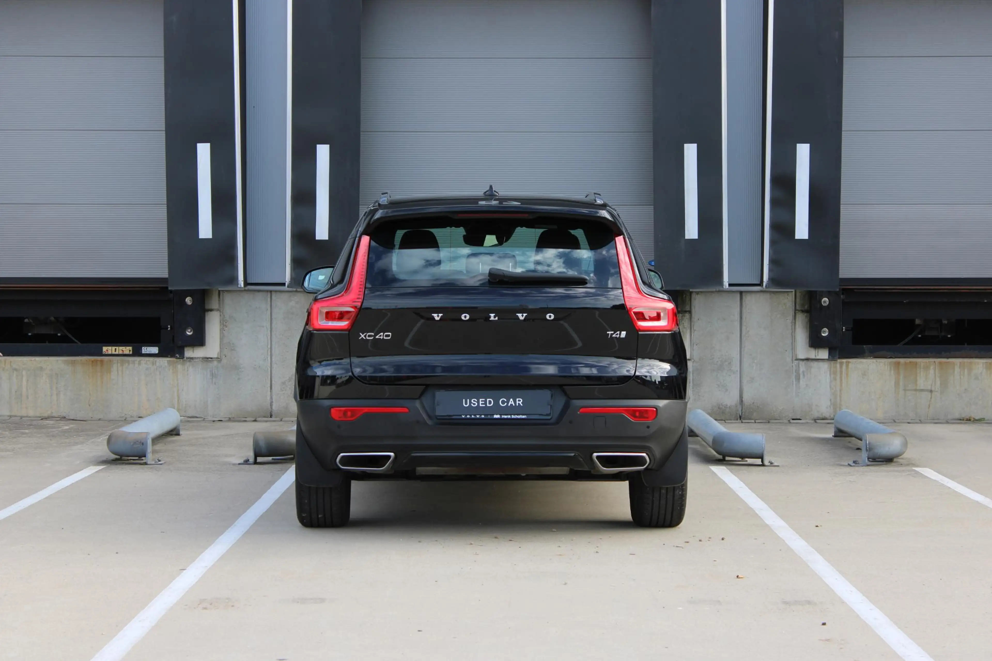 Volvo XC40 2.0 T4 R-Design | Premium audio by Harman Kardon | — photo 6