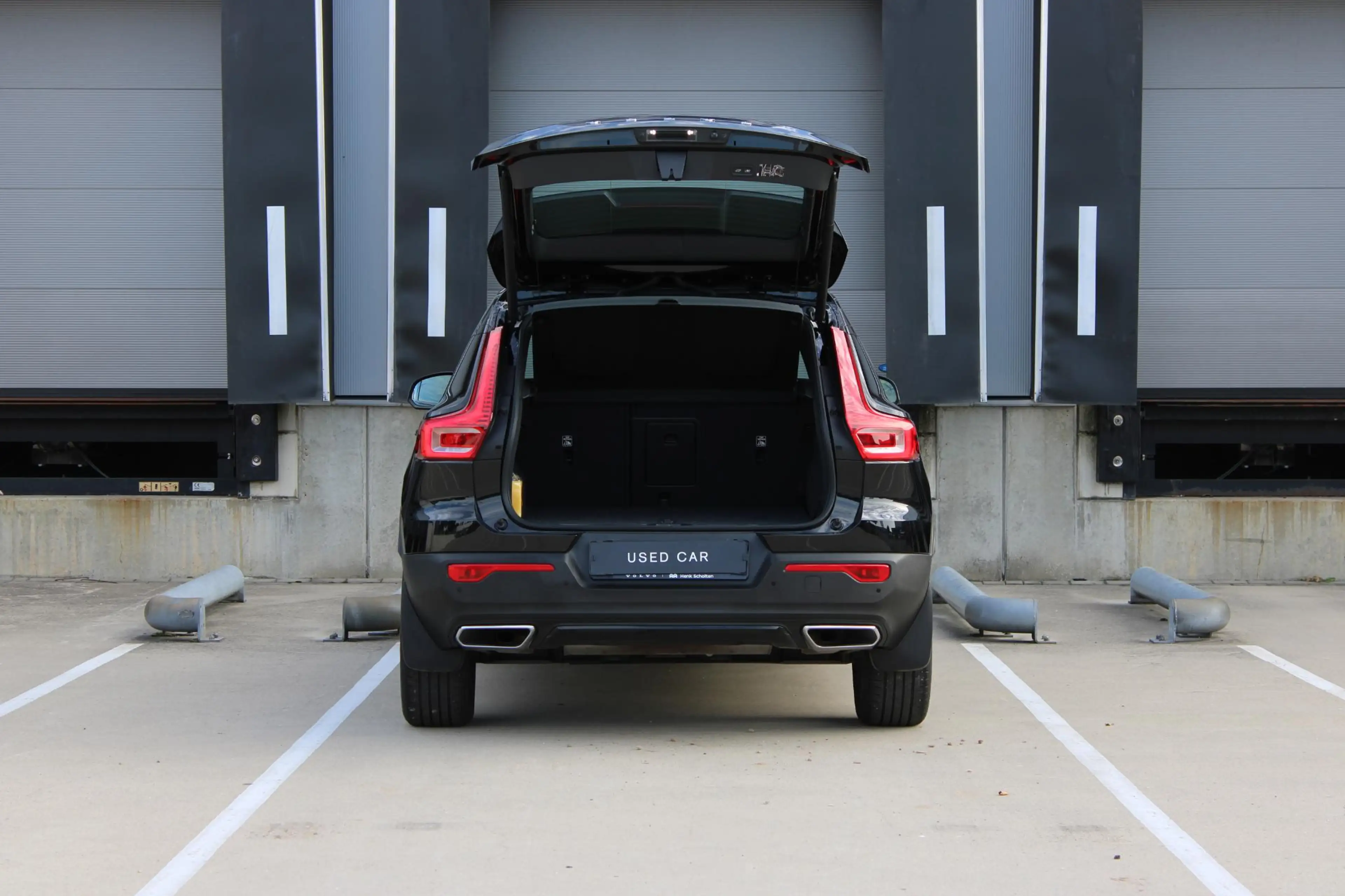 Volvo XC40 2.0 T4 R-Design | Premium audio by Harman Kardon | — photo 7