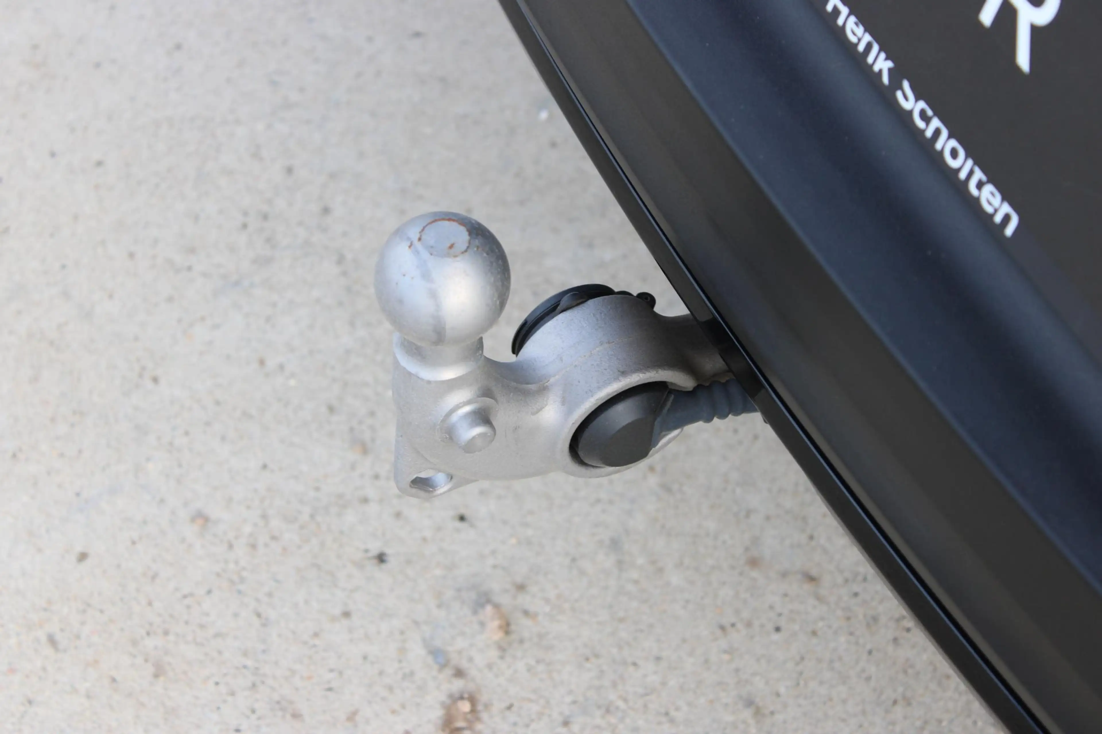 Volvo XC40 2.0 T4 R-Design | Premium audio by Harman Kardon | — photo 12