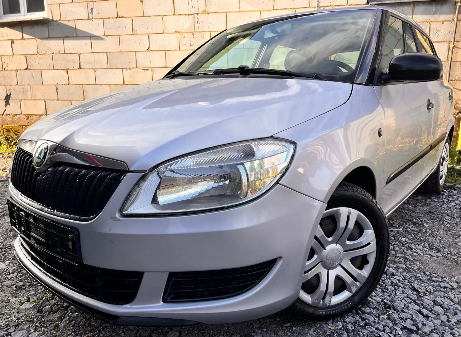 Skoda Fabia 1.2 tdi / Euro 5a / 75ch / Prêt à immatriculer Argent - 1