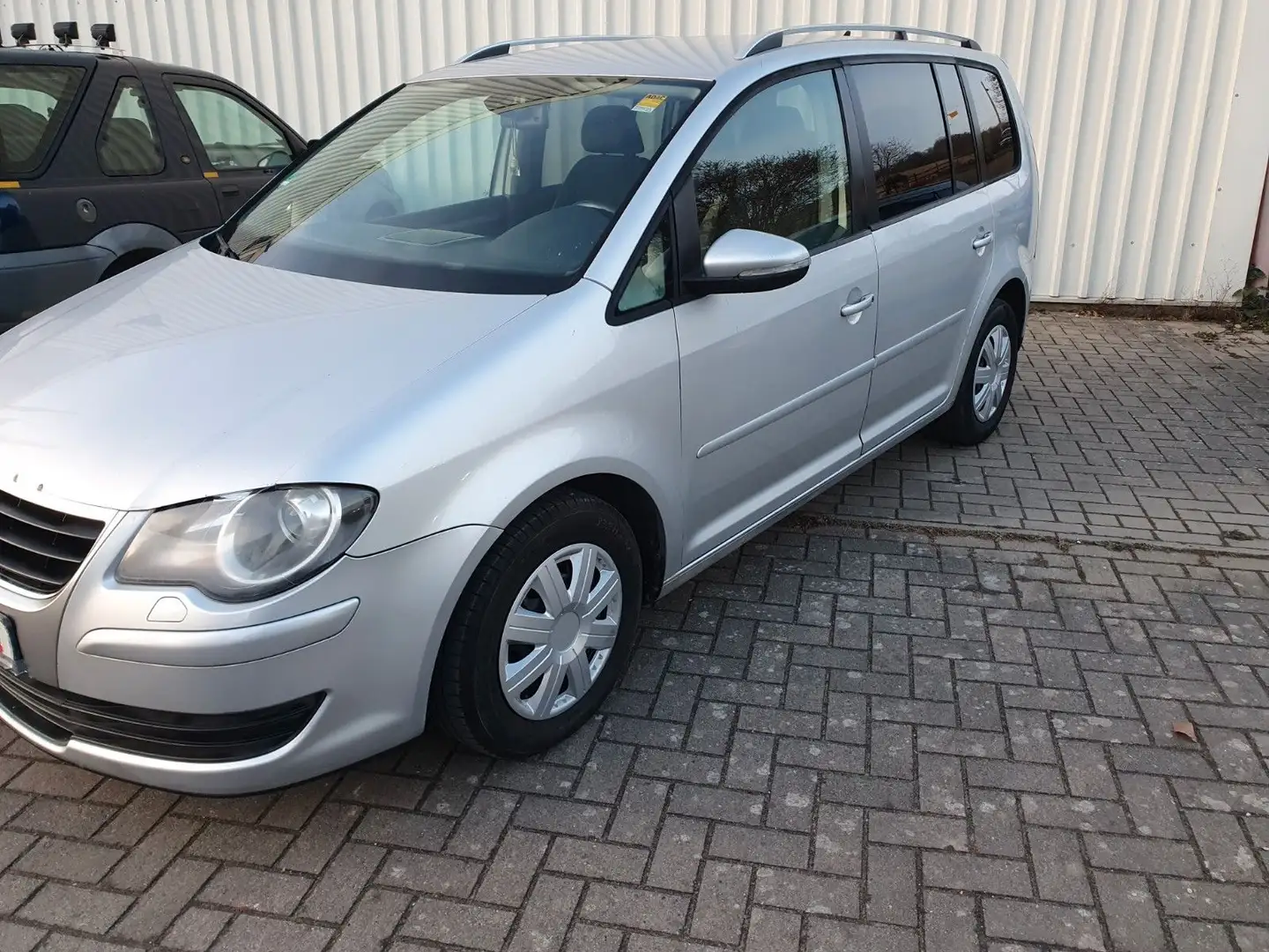 Volkswagen Touran Freestyle BlueMotion, TÜV 07.2027 Silber - 2