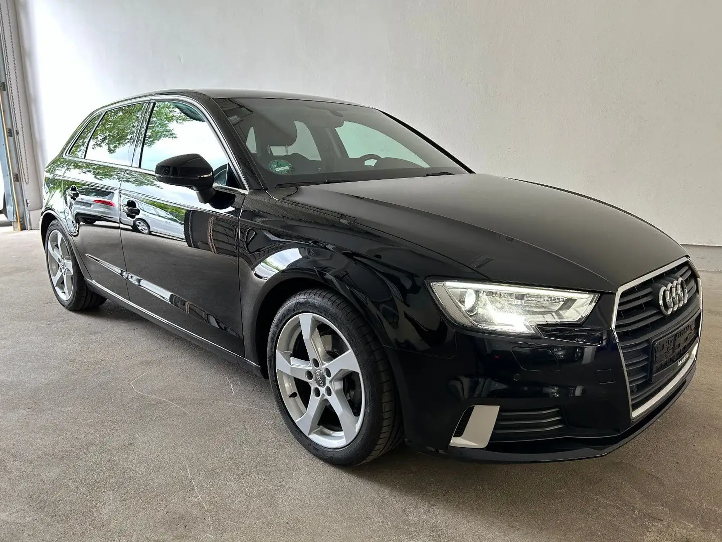 Audi A3 Sportback Automatik 2,0TDI S-Tronic Noir - 1