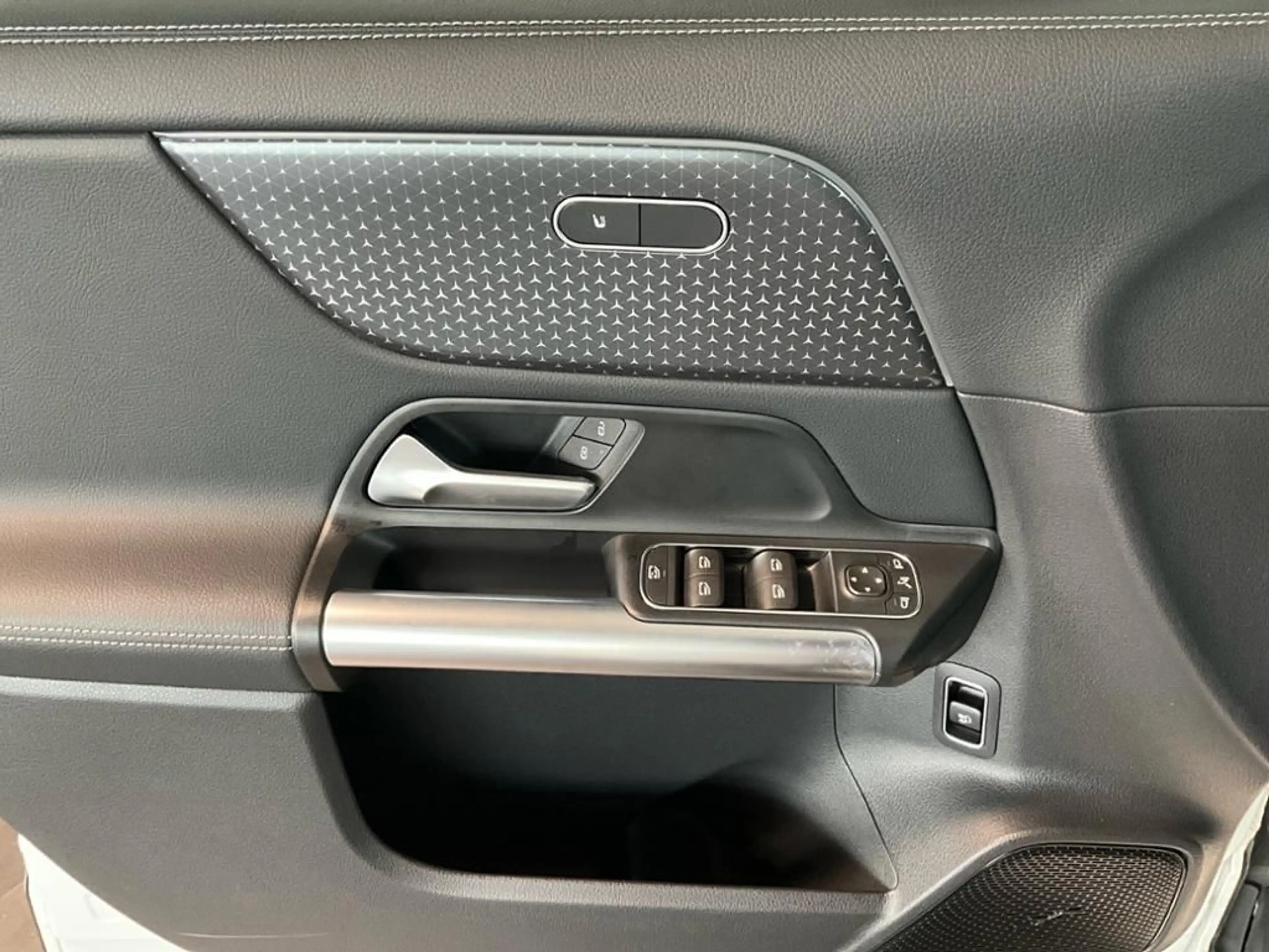 Mercedes-Benz EQA 250 ACC AUT DynLicht Fernlichtass. Kam. LED — photo 13