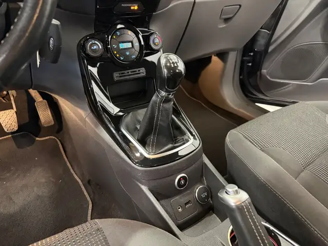 Ford Fiesta view 10