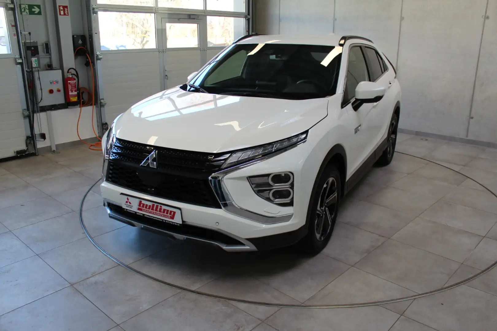 Mitsubishi Eclipse Cross Plug-in Hybrid PLUS 2.4 4WD Weiß - 1