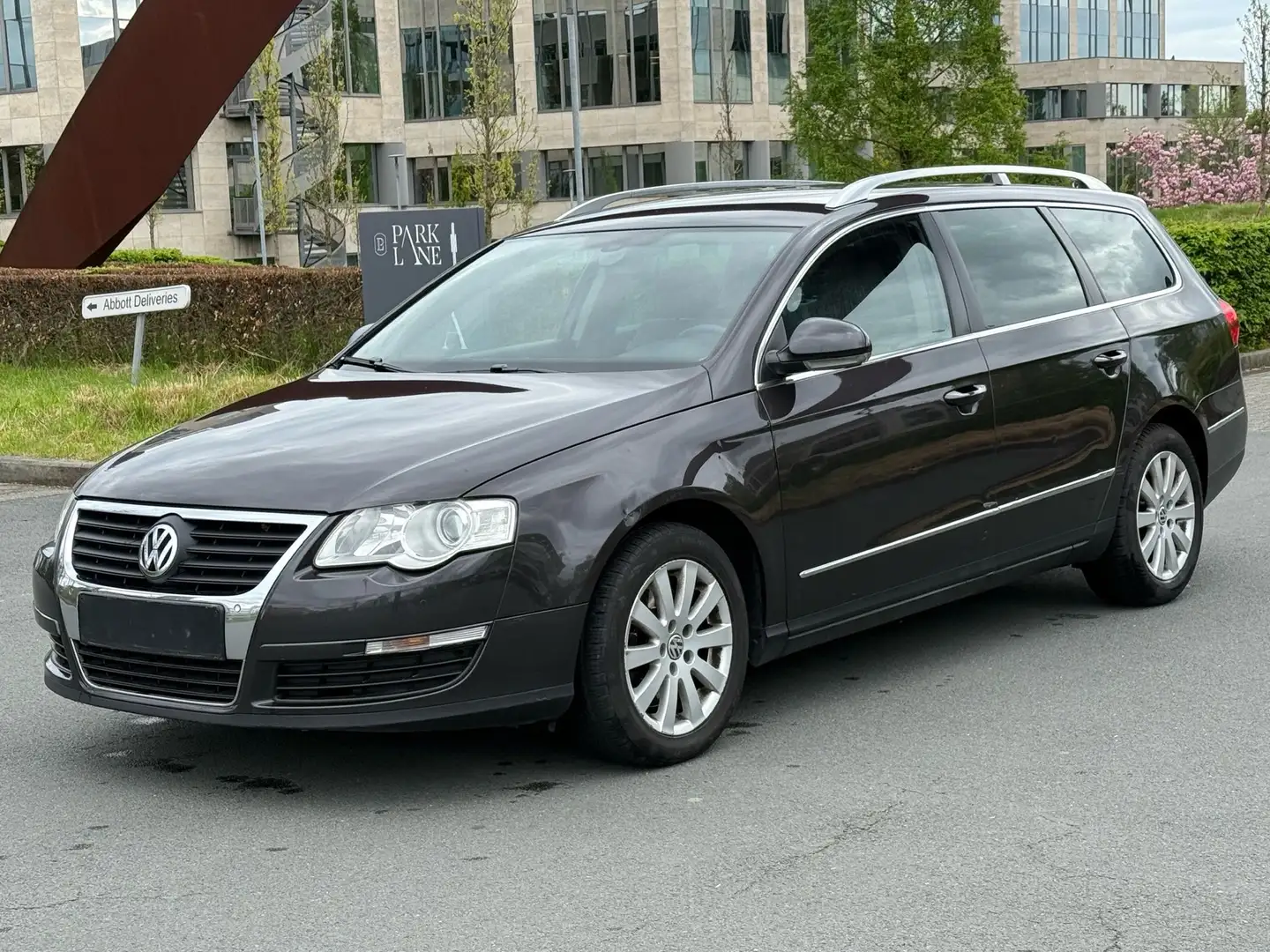 Volkswagen Passat - 1