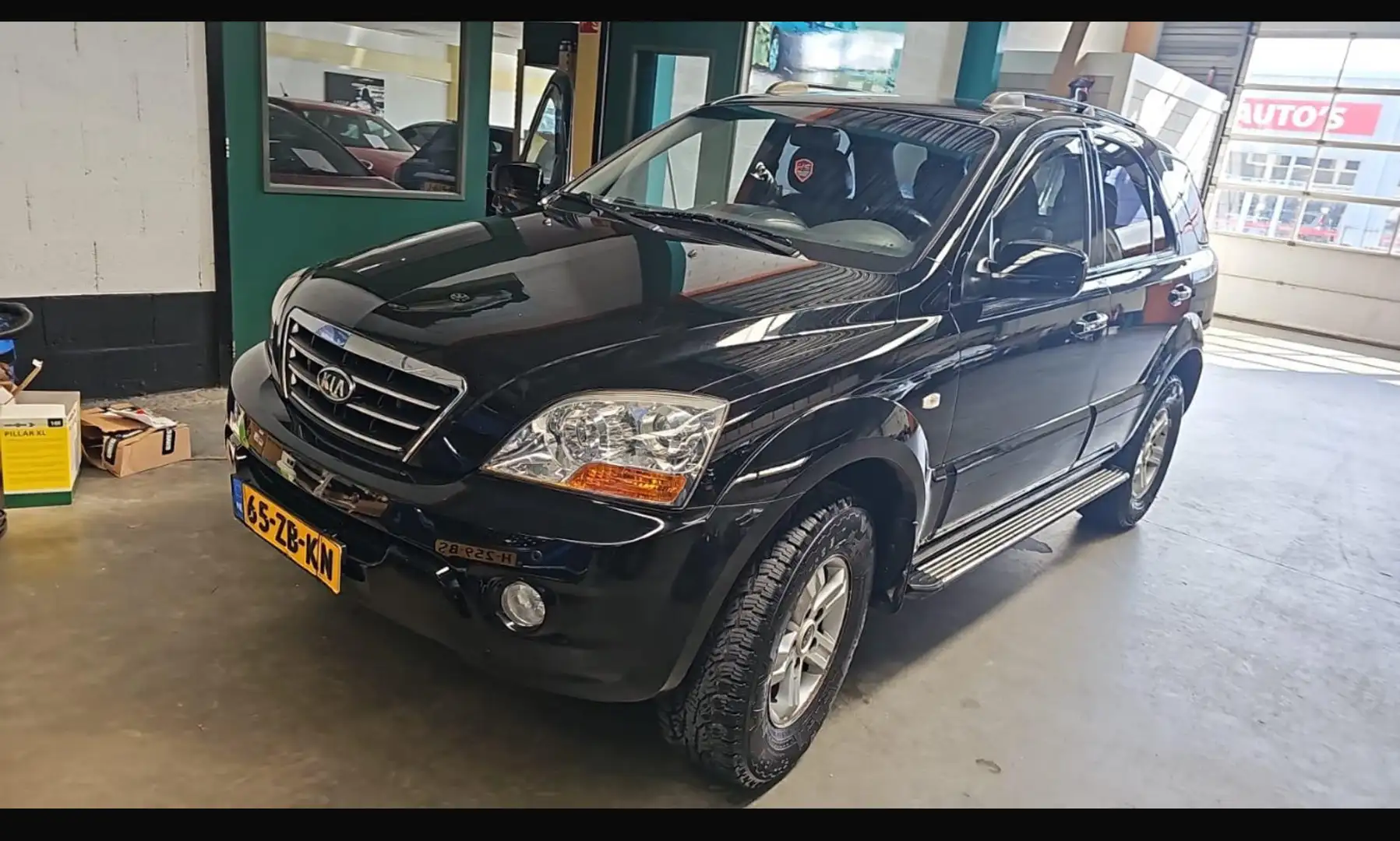 Kia Sorento 3.3 V6 Adventure Zwart - 1