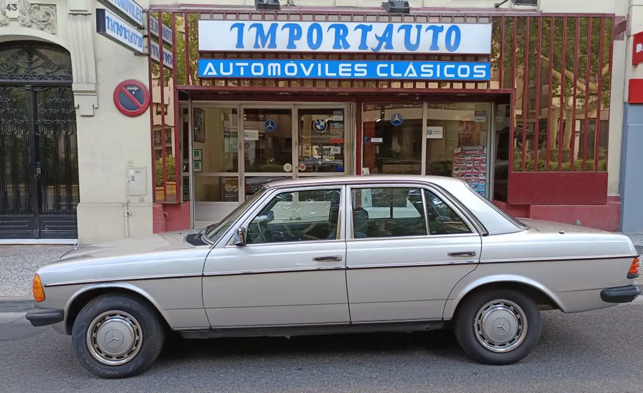MERCEDES-BENZ Clase E Berlina Manual de 4 Puertas, foto 3