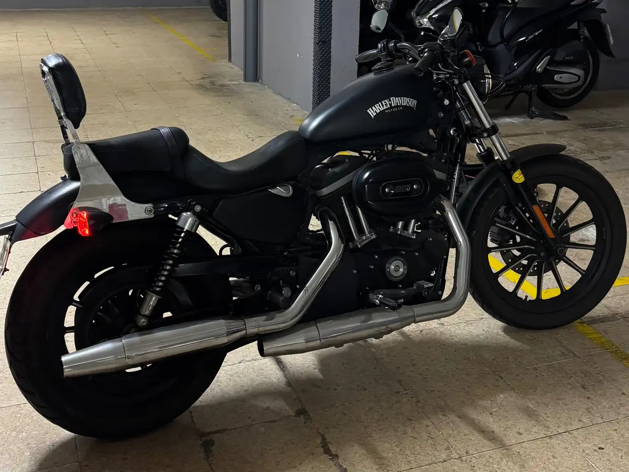 Harley-Davidson Iron 883