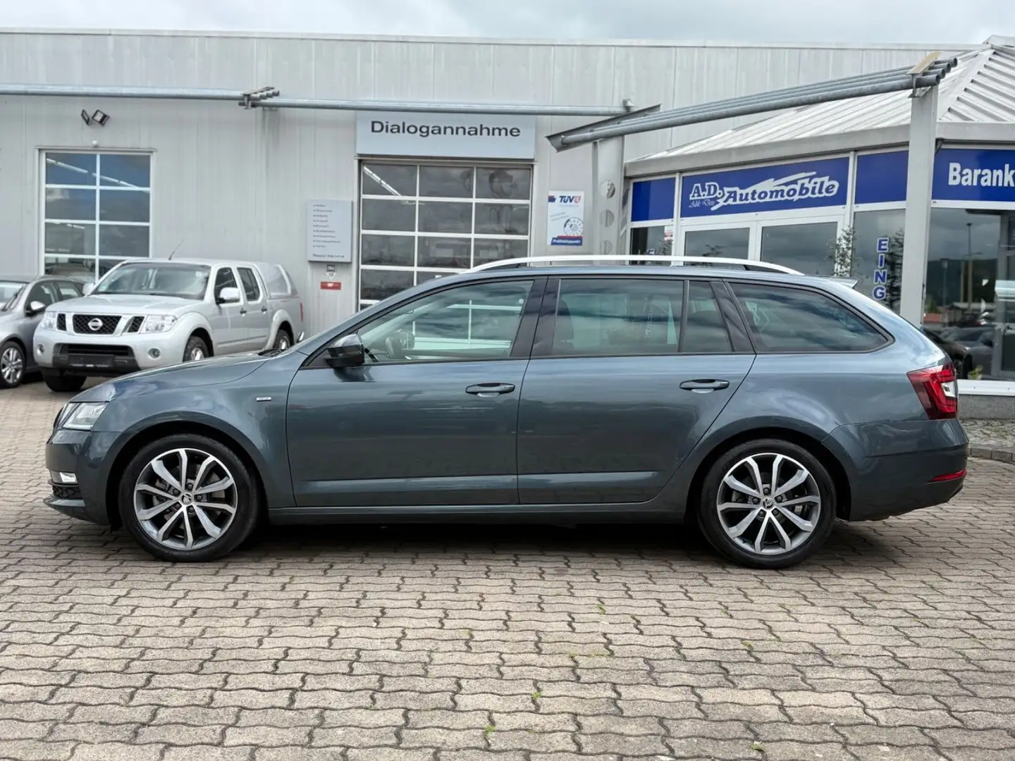 Skoda Octavia Combi Drive Grau - 2