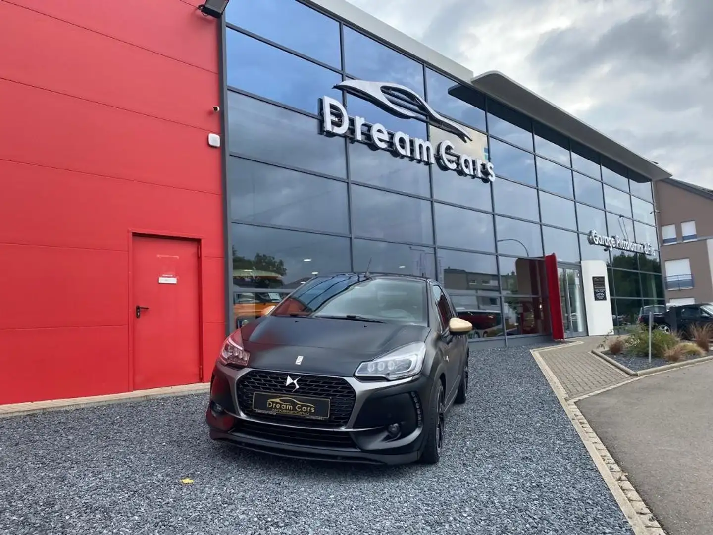 DS Automobiles DS 3 1.6 THP Performance Black Special crna - 1