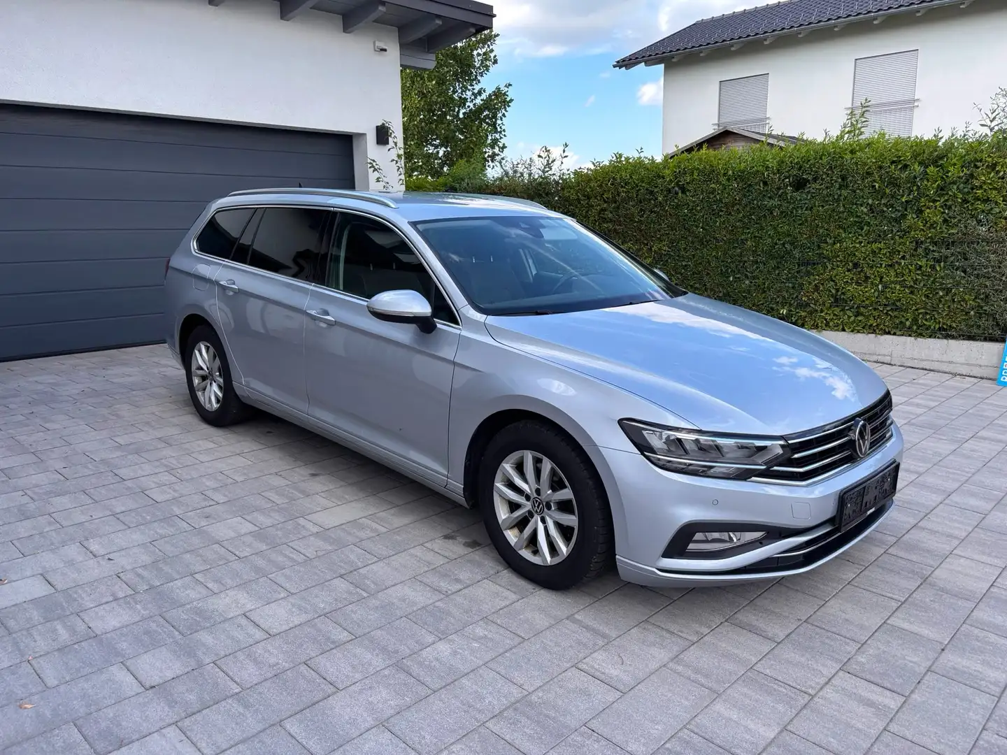 Volkswagen Passat Variant Business *SHZ*MassageSitz*Rückfahrkamera*ACC* Silber - 1