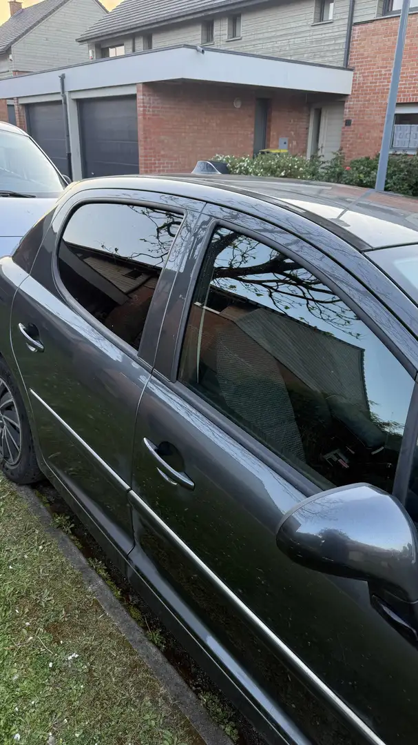 Peugeot 207 1.6 HDi 16v 90ch Premium - 2