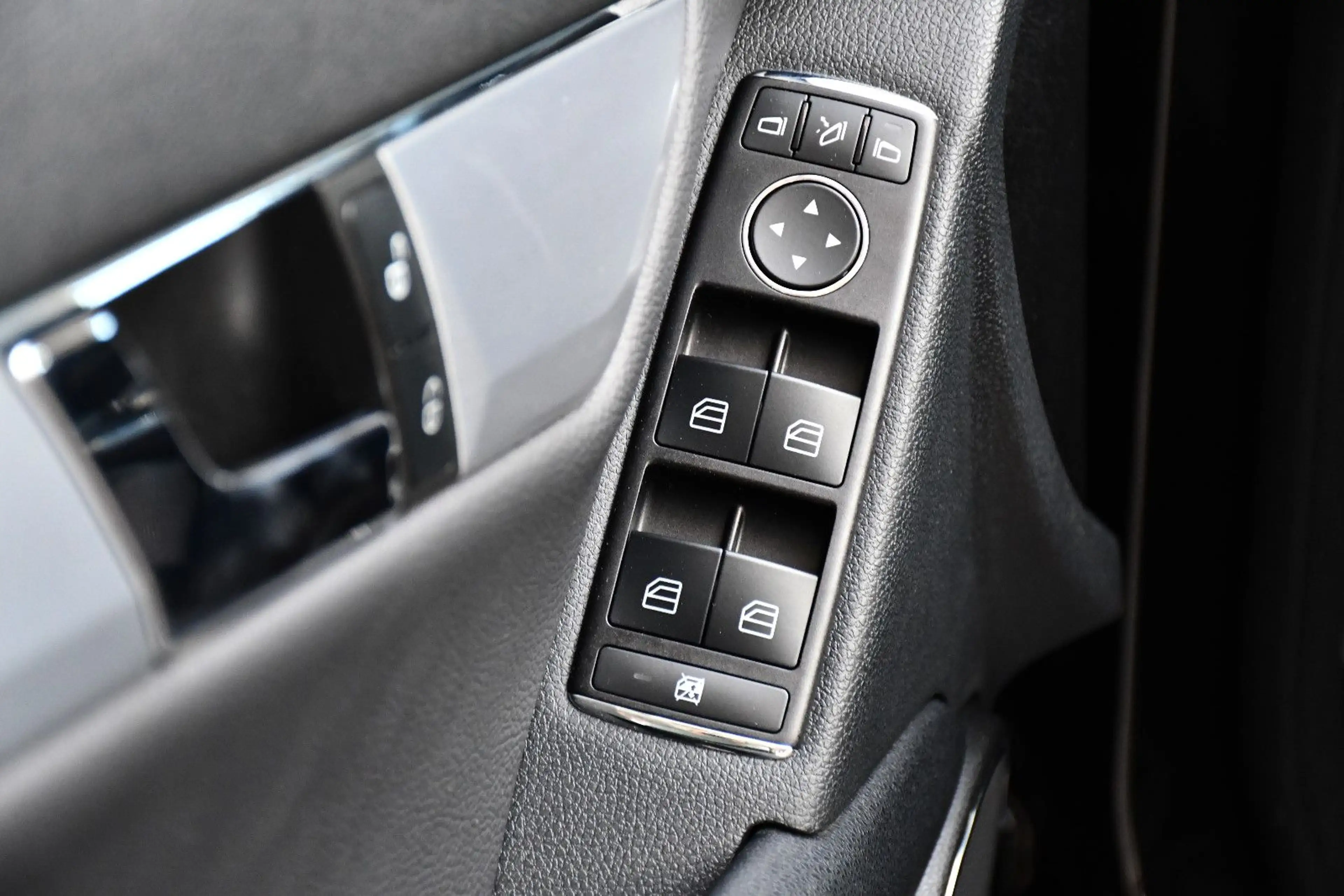 Mercedes-Benz C 180 CGI Mopf Aut. Avantgarde Navi PDC — photo 8