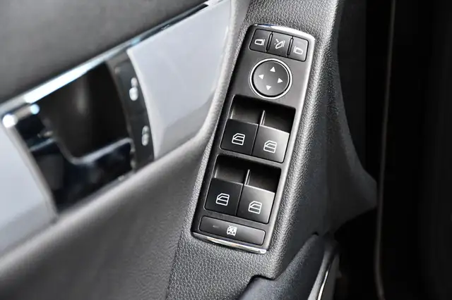 Mercedes-Benz C view 8