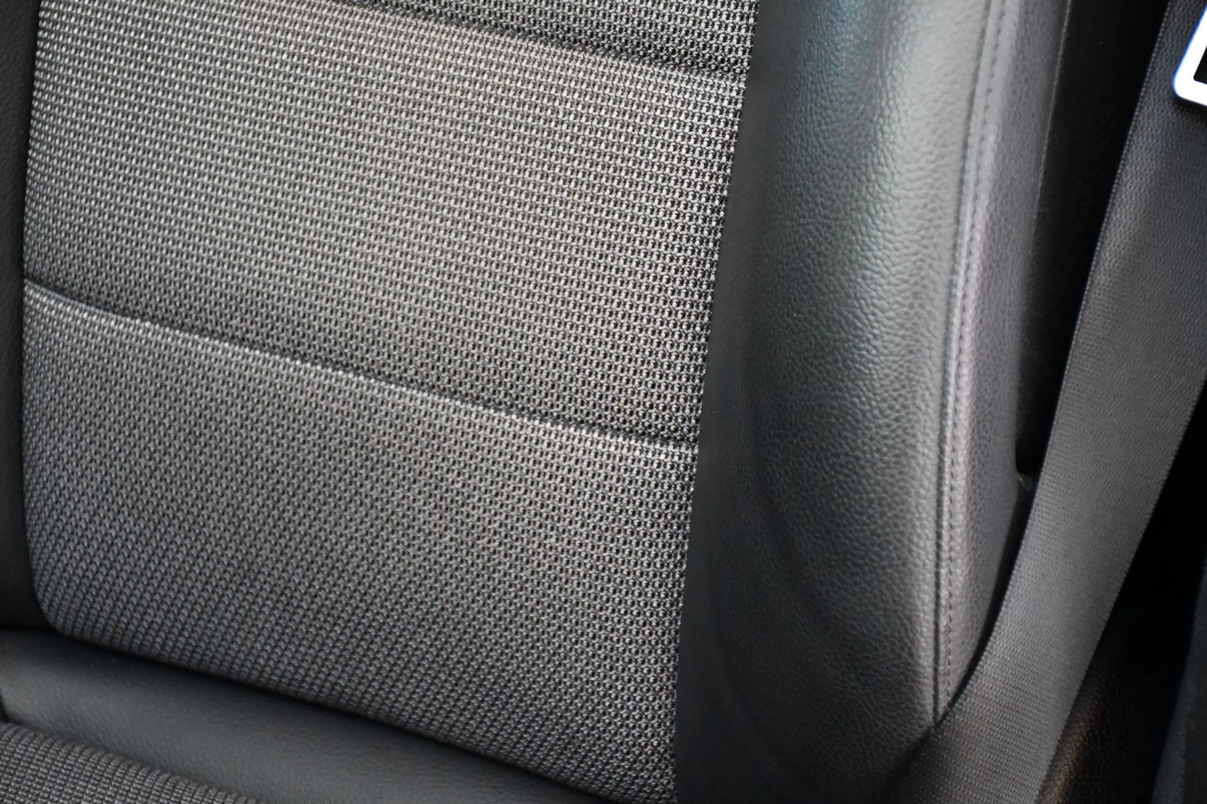 Mercedes-Benz C 180 CGI Mopf Aut. Avantgarde Navi PDC — photo 12