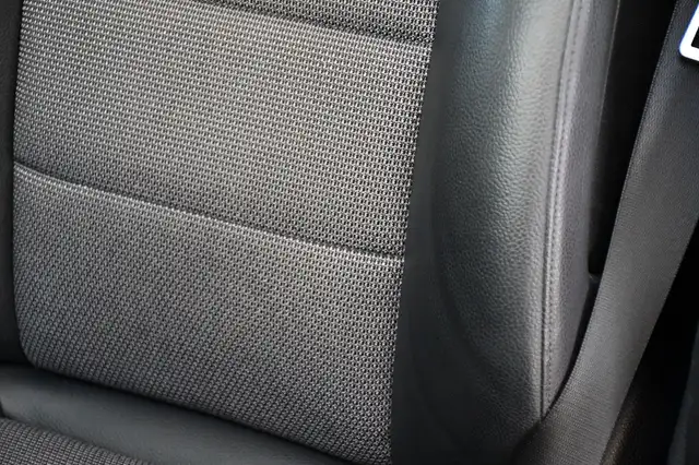 Mercedes-Benz C view 12