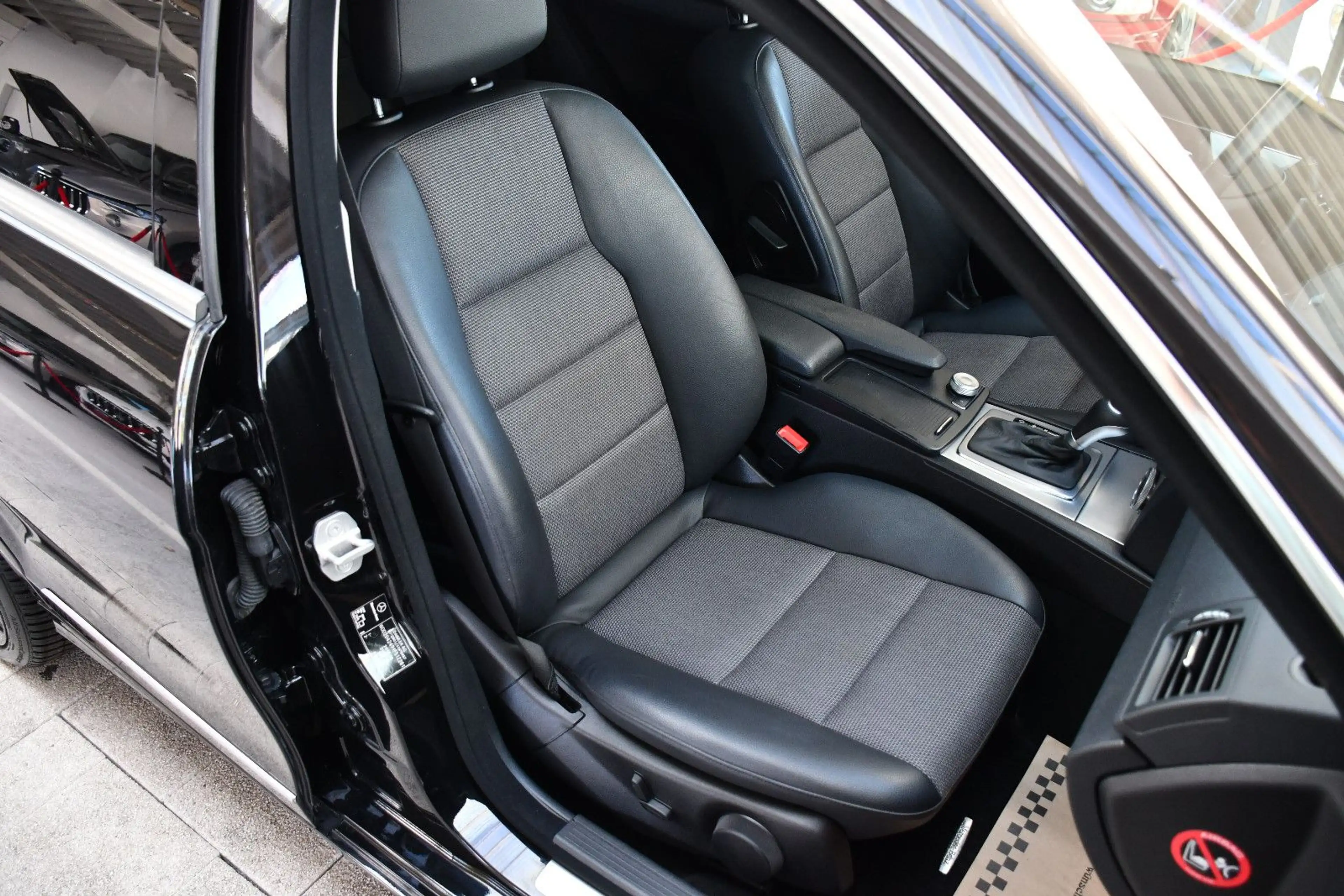 Mercedes-Benz C 180 CGI Mopf Aut. Avantgarde Navi PDC — photo 15