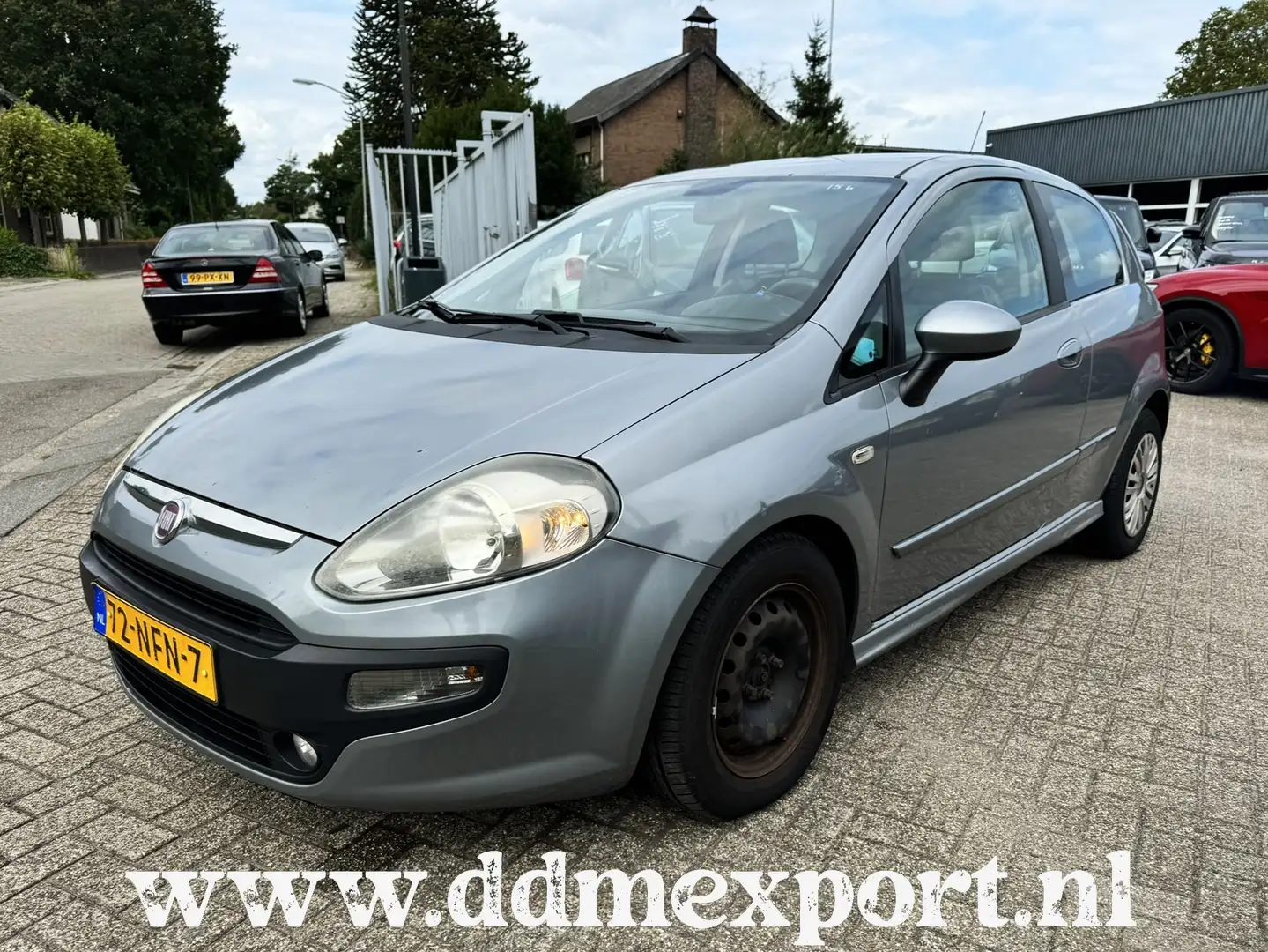 Fiat Punto Evo 1.3 M-Jet Dynamic Grijs - 1
