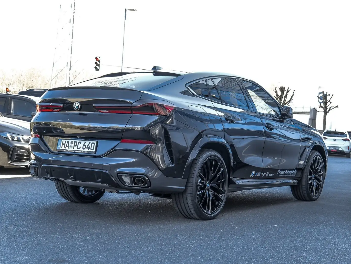 BMW X6 xDrive40d M Pro 22'' SkyLounge B&W AHK DAPro Massa Černá - 2