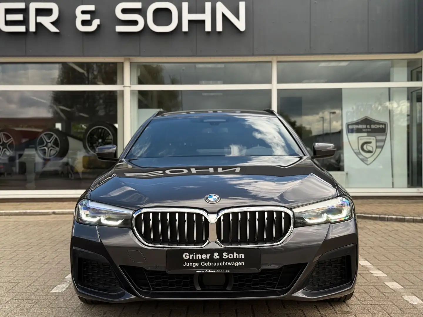 BMW 520 Touring,M Paket,ACC,T-Win,R-Kam,Leder,3,99% Grau - 2