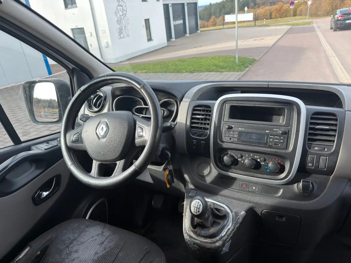 Renault Trafic Weiß - 2