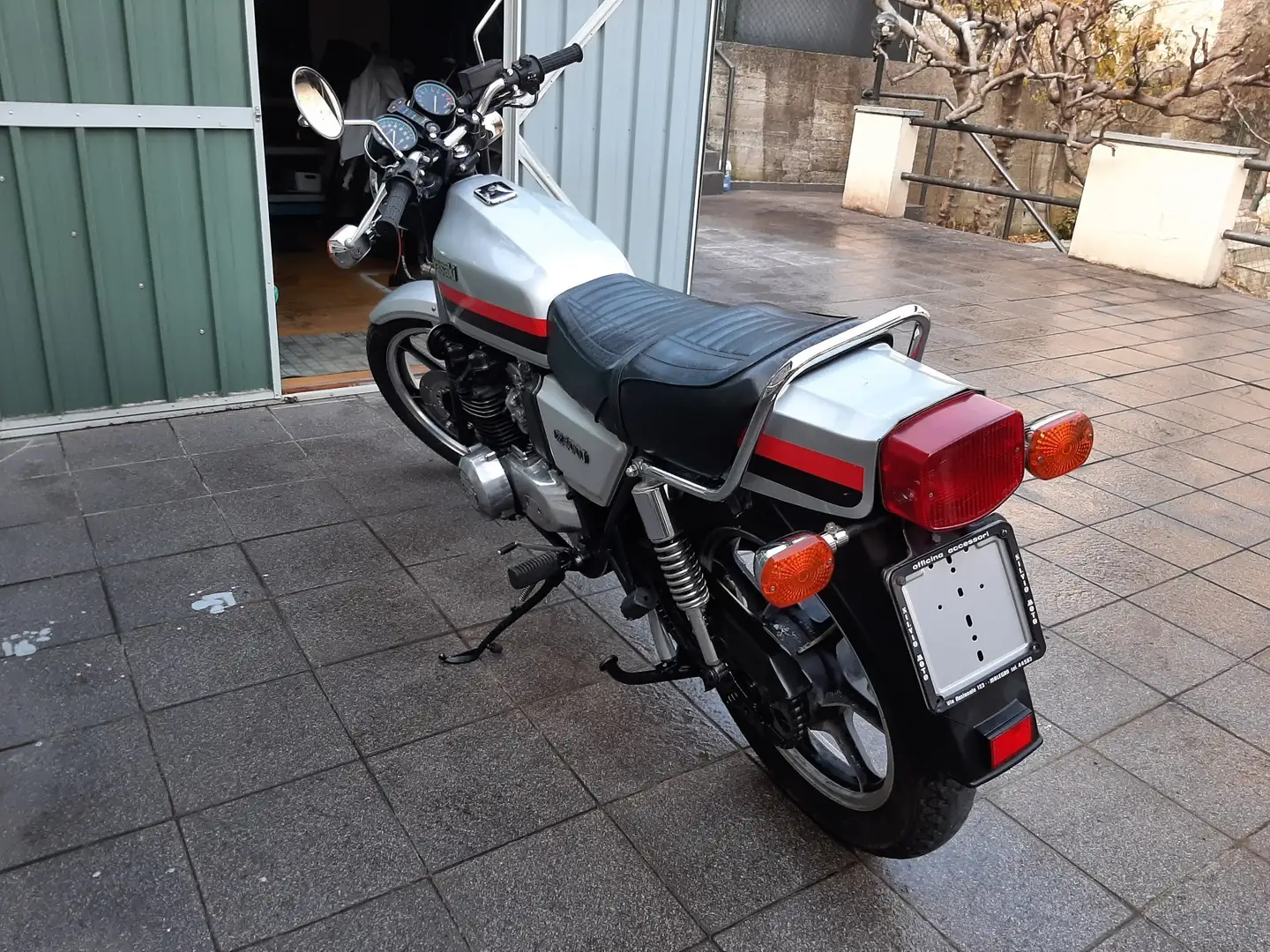 Kawasaki GPZ 400 Срібний - 2