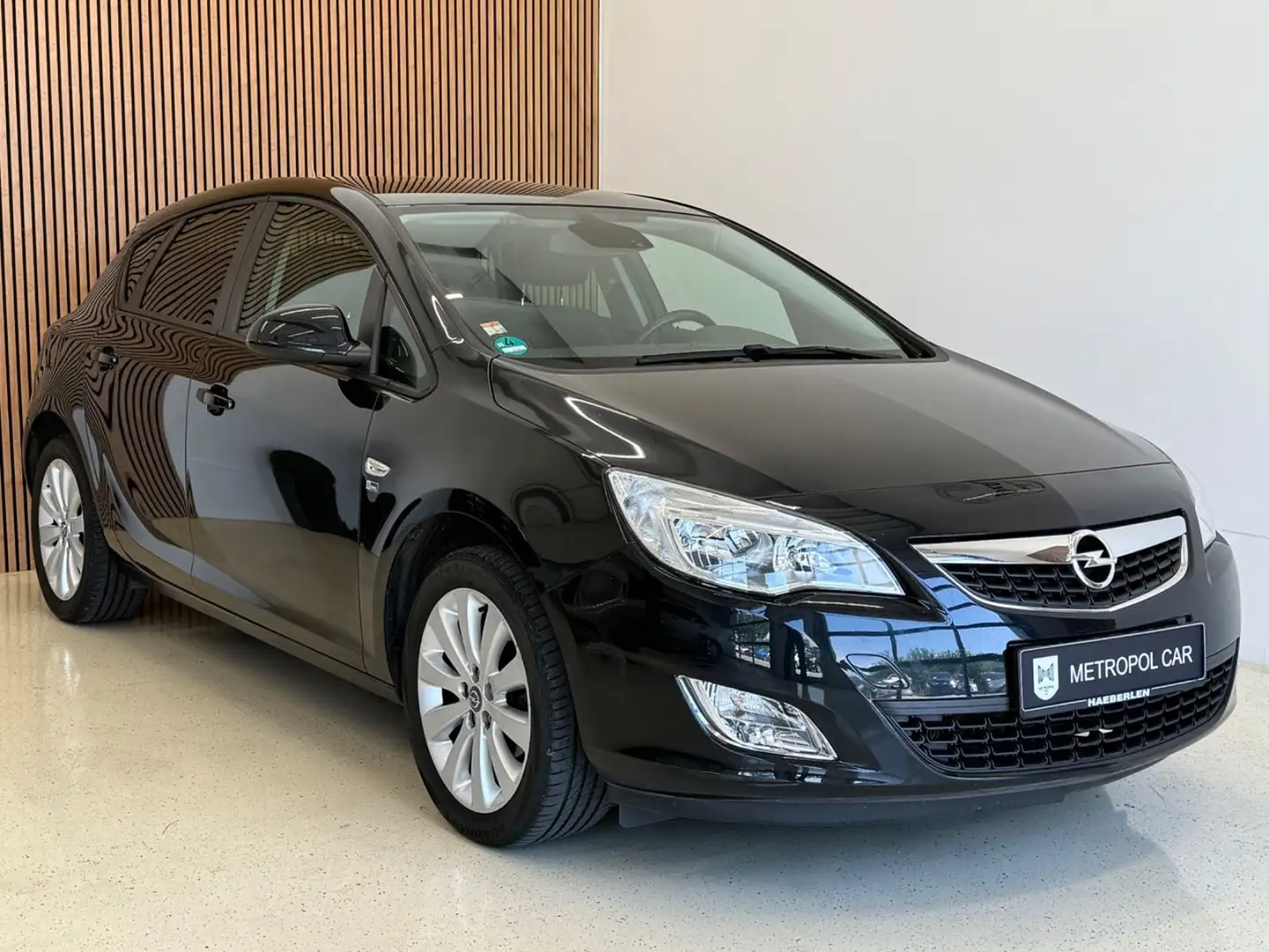 Opel Astra J Lim. 1.4 PDC/TEMP/ALU/GARANTIE/TÜV NEU Schwarz - 1