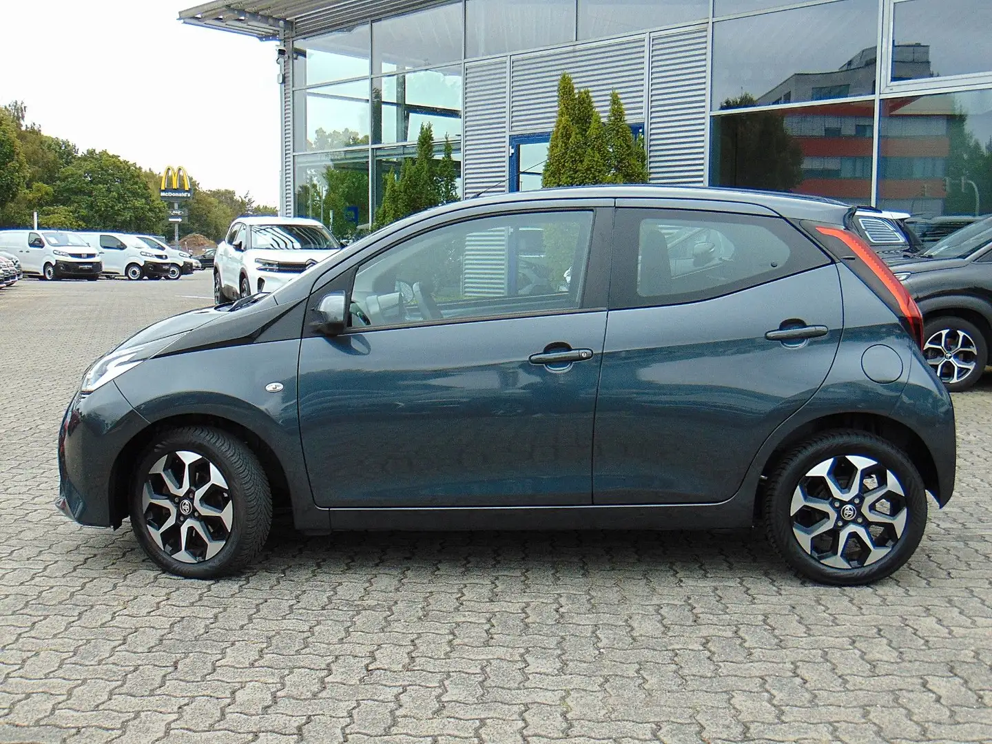 Toyota Aygo AYGO 1.0 x-play connect Gris - 2