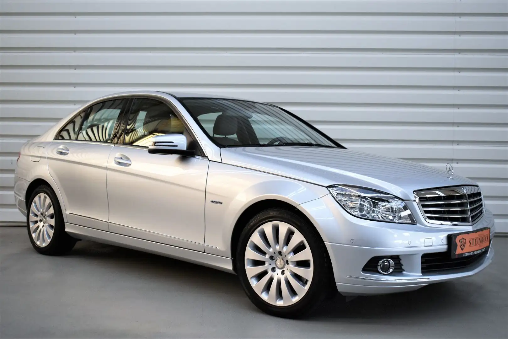 Mercedes-Benz C 350 CGI Elegance Automatik+PDC+1.Hand Plateado - 1