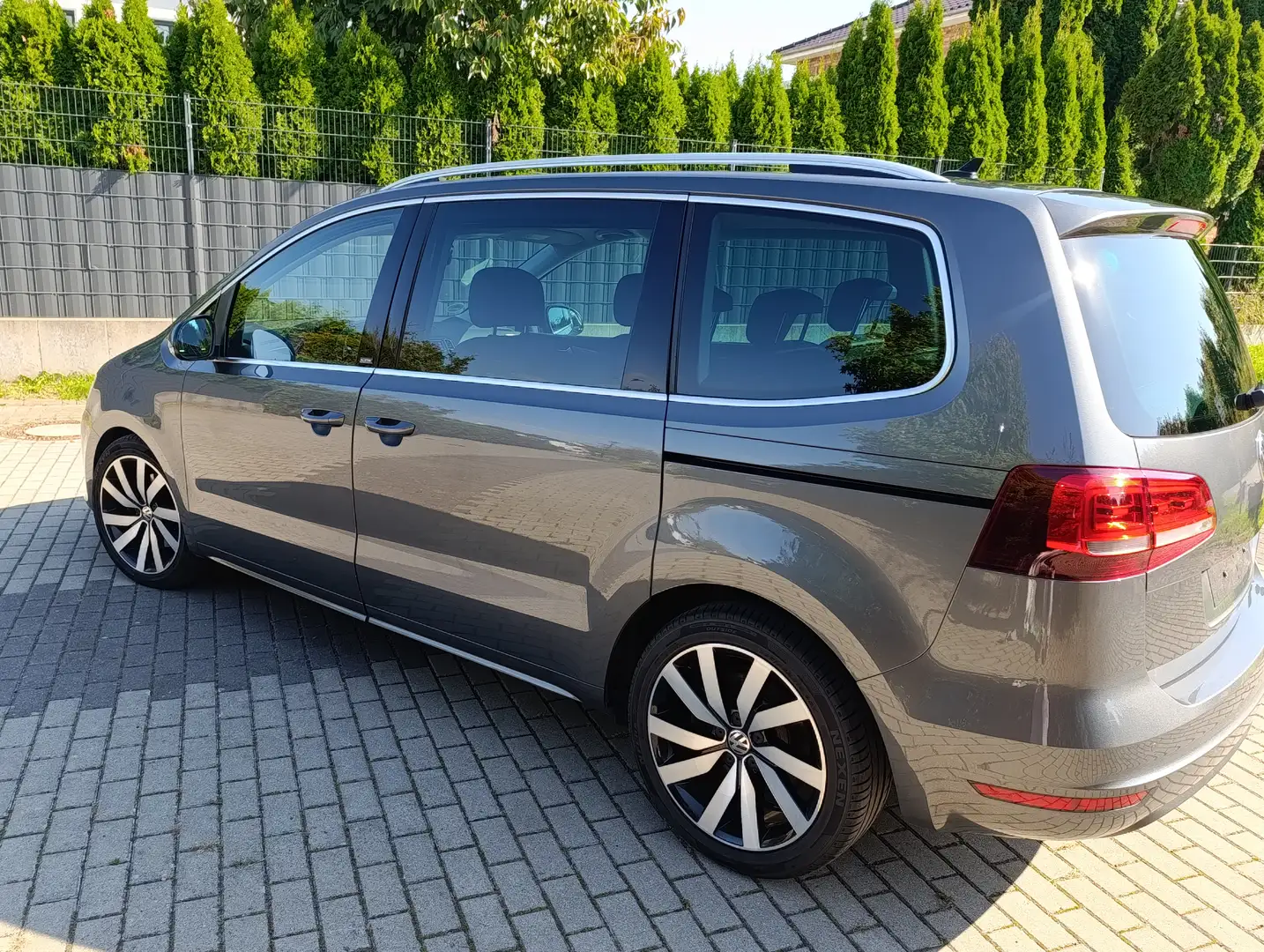 Volkswagen Sharan Sharan 2.0 TDI BlueMotion Technology Allstar Grau - 1