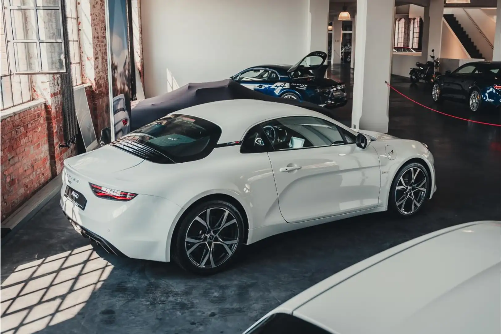 Alpine A110 Wunschkonfiguration - Alpine Store Hamburg - Model Weiß - 2
