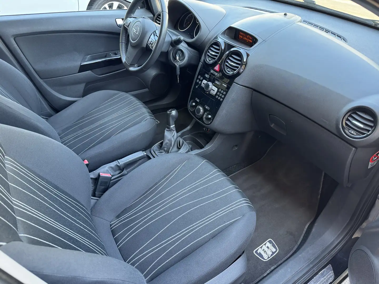 Opel Corsa D 1.4 16V Edition "111 Jahre" / Klima Zwart - 2