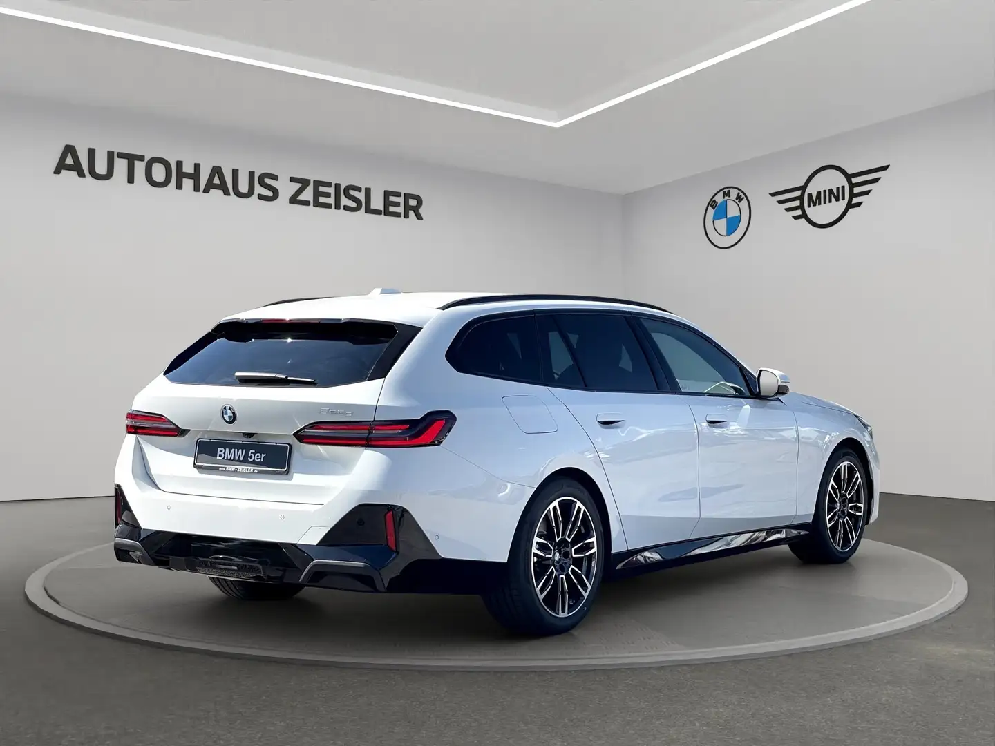 BMW 520 d Tour. M Sport Pro 19"LM AHK Driv.Ass.Prof. Weiß - 2