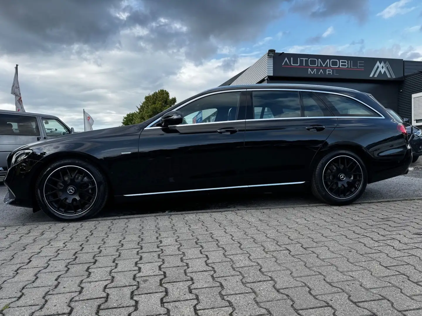 Mercedes-Benz E 220 E -Klasse T-Modell  Sportstyle Edition Schwarz - 2