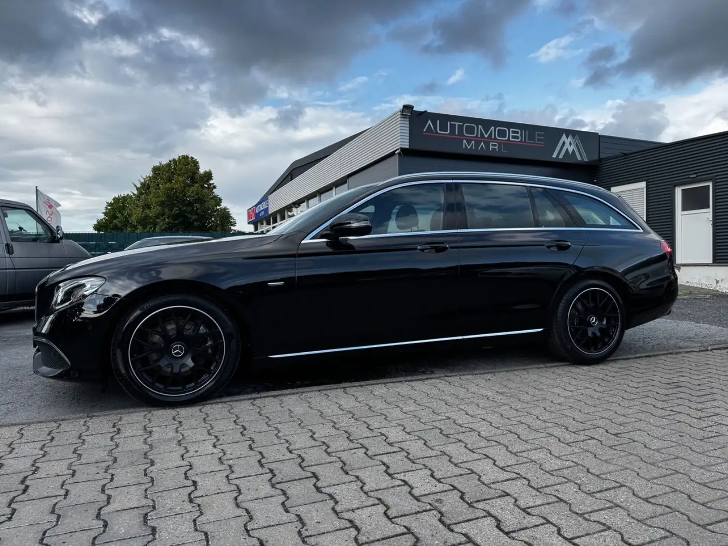 Mercedes-Benz E 220 E -Klasse T-Modell  Sportstyle Edition Schwarz - 1