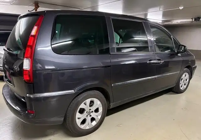 Citroen C8 view 3
