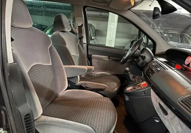 Citroen C8 view 5